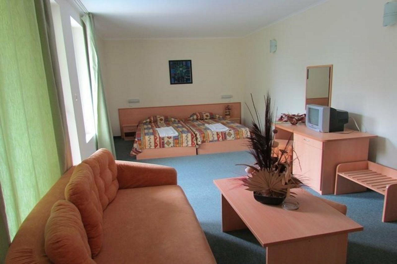Family Hotel Aurelia Сонячний Берег Екстер'єр фото